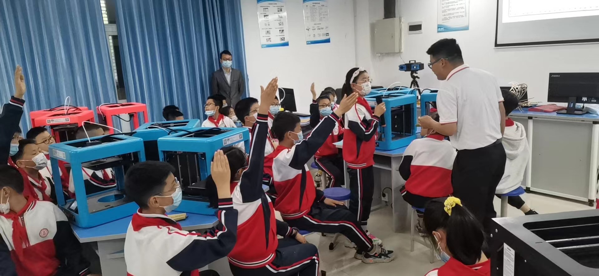 学习科学知识 点亮科学梦想 ——我校为小学生开展课后科普活动(图2) 1-220513145042R4.jpg
