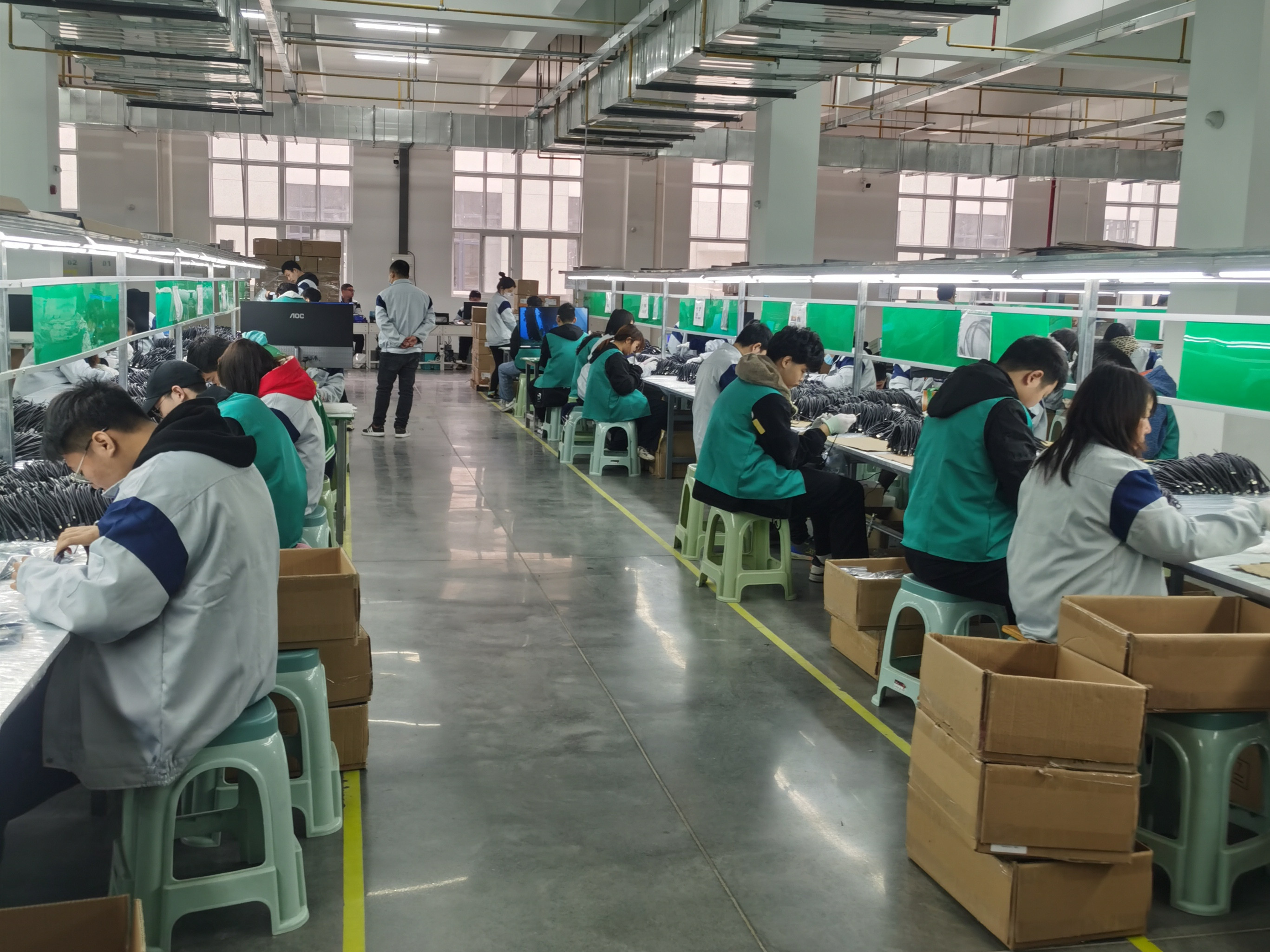 助力产业发展 锻炼职业技能————学校积极推动学生到本地企业顶岗实习(图4) 1-22030GU052H4.jpg
