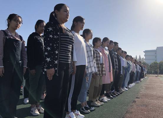 我院举行“凝心聚力，师生共进”户外拓展活动(图1)
