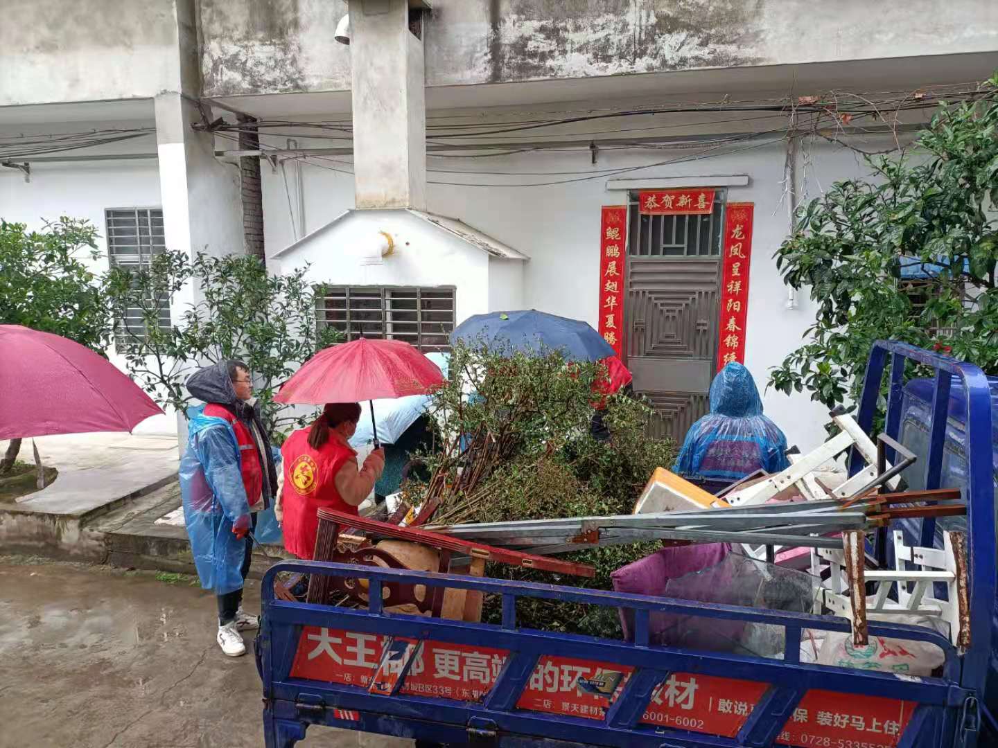 学校下沉阳渡社区开展“清洁家园”志愿服务行动(图4) 1-210311192QN94.jpg