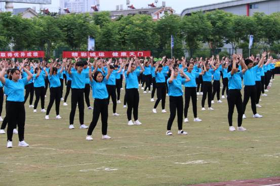 我院学生参加天门城市运动会开幕式表演(图1)