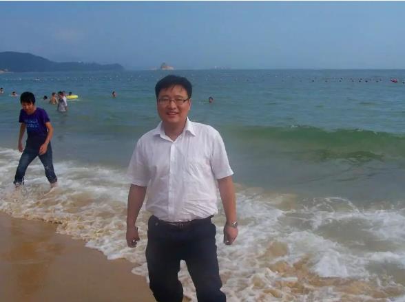 【天职人物】匠心筑梦，永不停歇的奋进者——访机电学院老师何汉斌(图2)