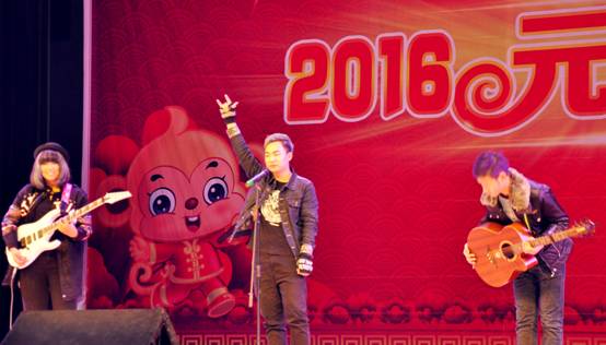 学院举行“HOLD住青春•绽放梦想”2016年元旦晚会(图13)