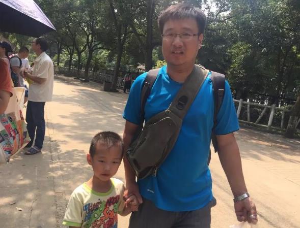 【天职人物】匠心筑梦，永不停歇的奋进者——访机电学院老师何汉斌(图3)