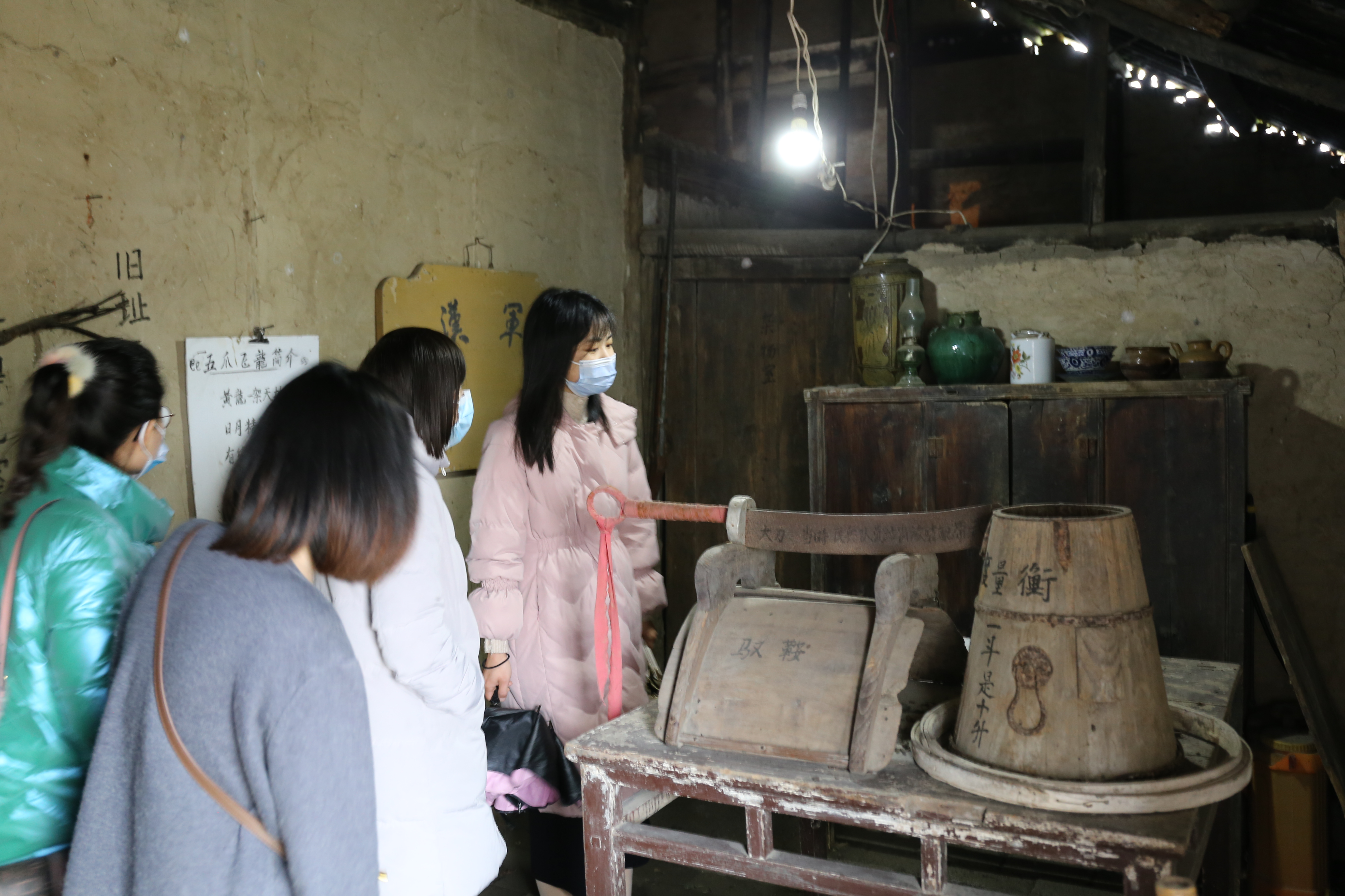 我校开展庆“三八”红色教育活动(图5) 1-21031119415I08.JPG