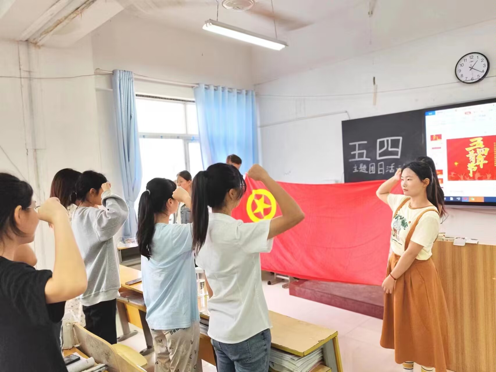 1-2305061U3543J.jpg